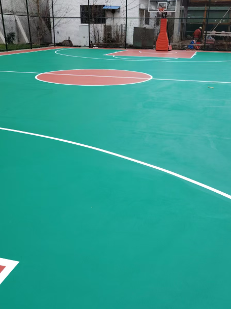水磨沟 球场长期使用易出现地面开裂